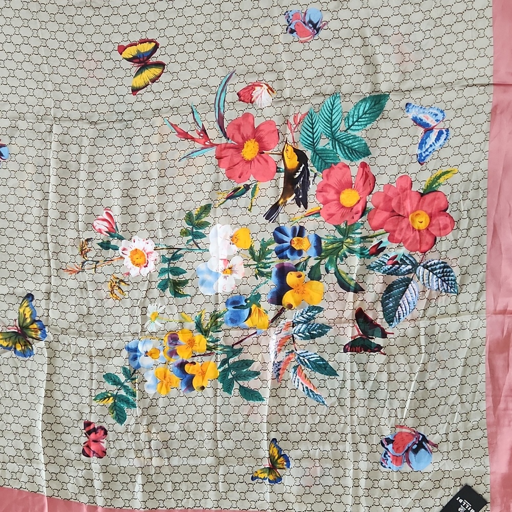 NWT****Tall Floral Scarf 100 % Silk Feeling